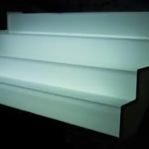 Bottigliera retroilluminata a LED The Bars accesa, con i gradini illuminati