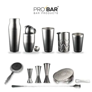 set barman Vintage The Bars: i 12 pezzi sul piano di lavoro