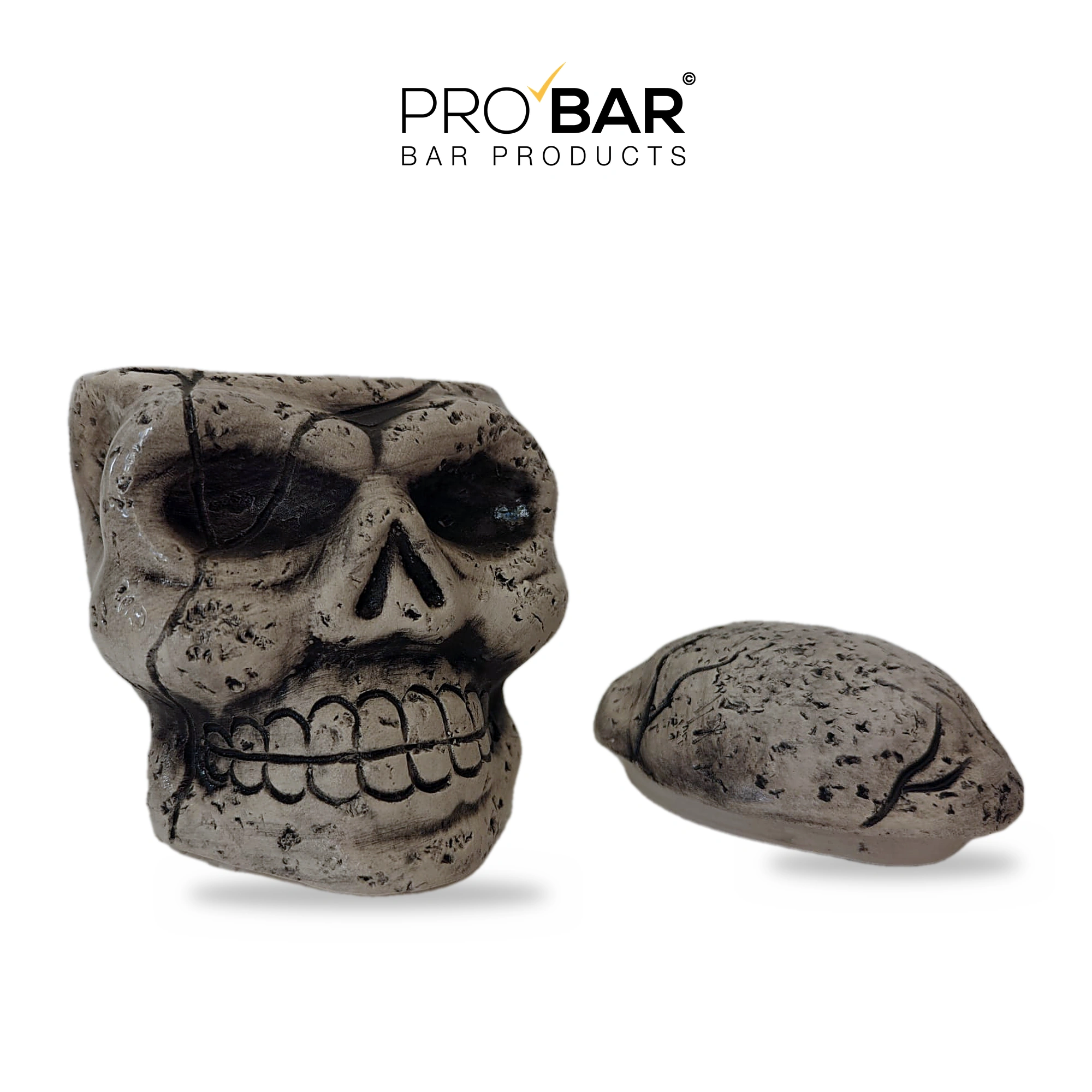 bicchiere teschio Skull Stone con la calotta tolta, appoggiata accanto